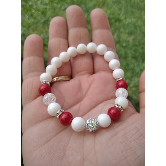 Piros jade , kagylógyöngy shamballa dísszel