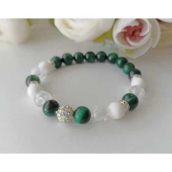 Shamballa gyöngy,  festett zöld tigrisszem, kagylóhéjgyöngy és roppantott hegyikristály ásvány karkötő