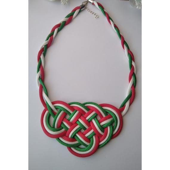 Paracord nyaklánc nemzeti színű