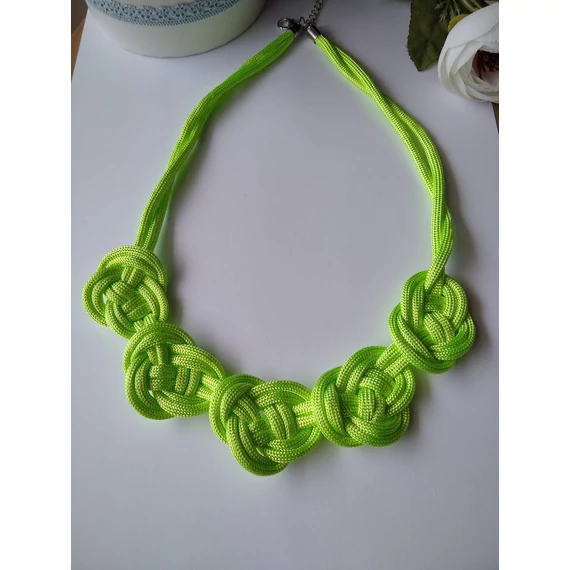 Neon zöld kelta csomós nyaklánc