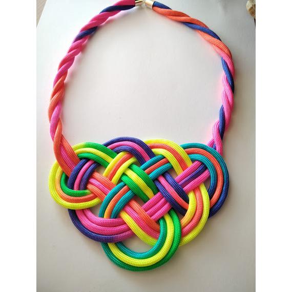 Paracord nyaklánc szivárvány